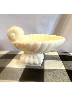 White Glossy Ceramic Swirl Oval Pedestal Candy Dish, 1 Compartment